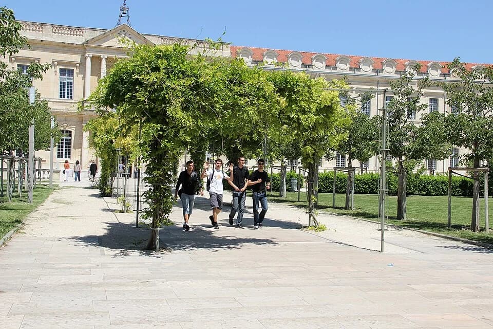 Avignon Université campus cover
