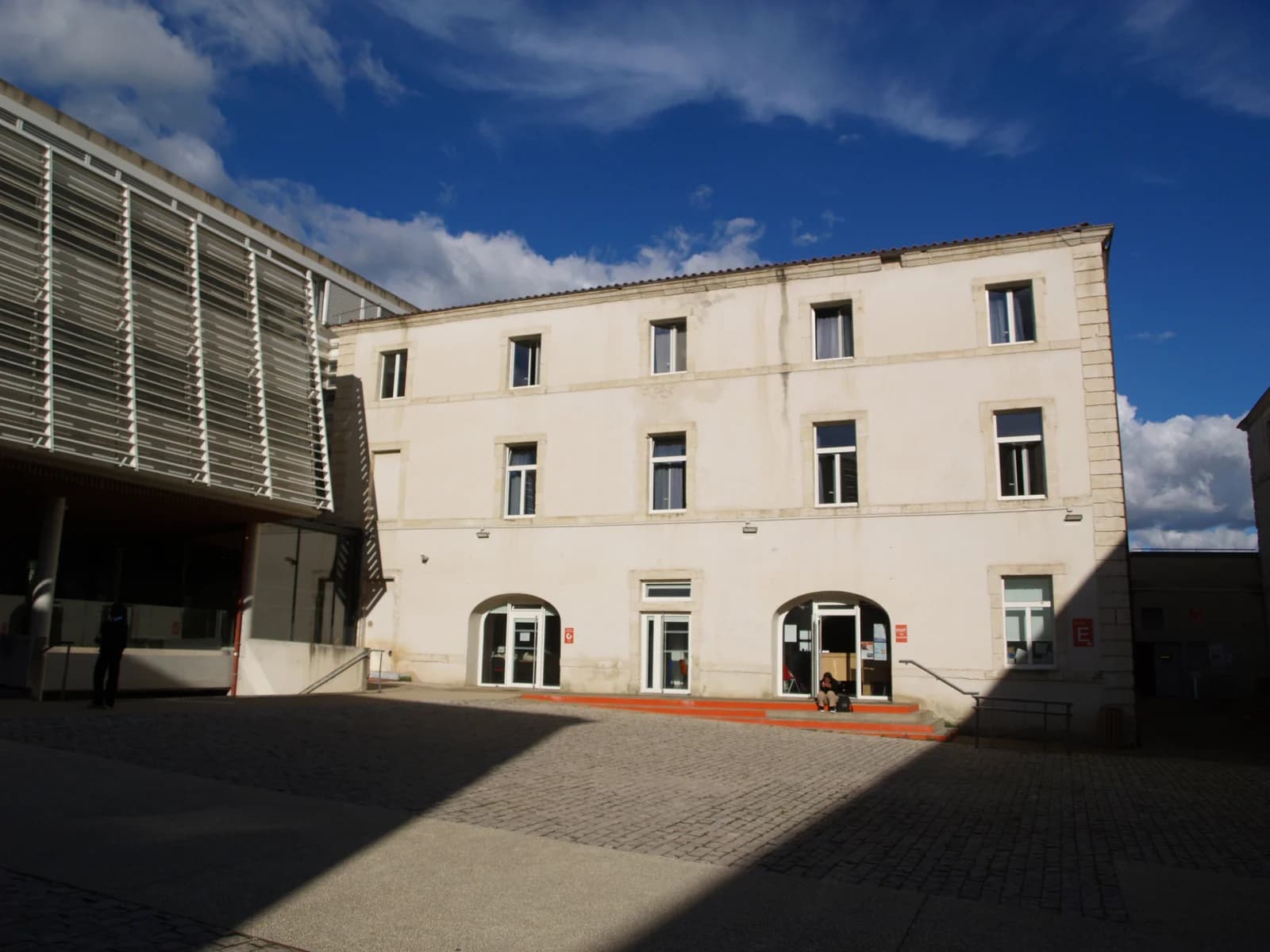 University of Nîmes campus cover