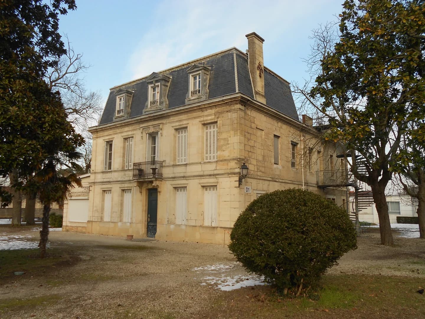 Université de Bordeaux campus cover
